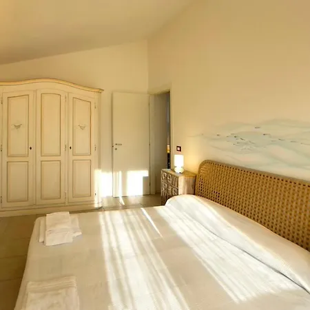Apartment Sleeps 6 Pool Wifi Baja Sardinia