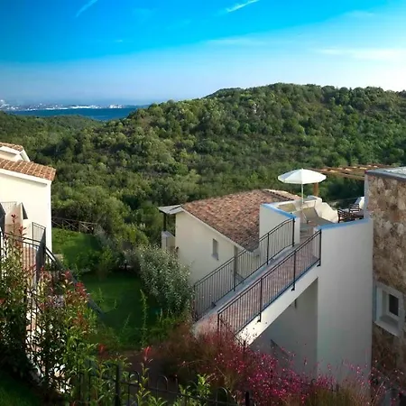 Sleeps 6 Pool Wifi Apartment
