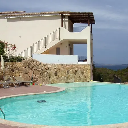 Apartment Sleeps 6 Pool Wifi