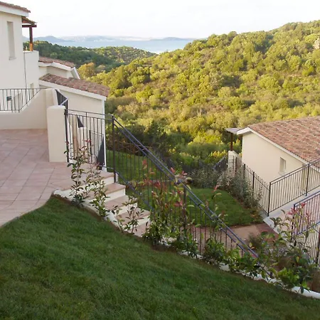 Sleeps 6 Pool Wifi Apartment